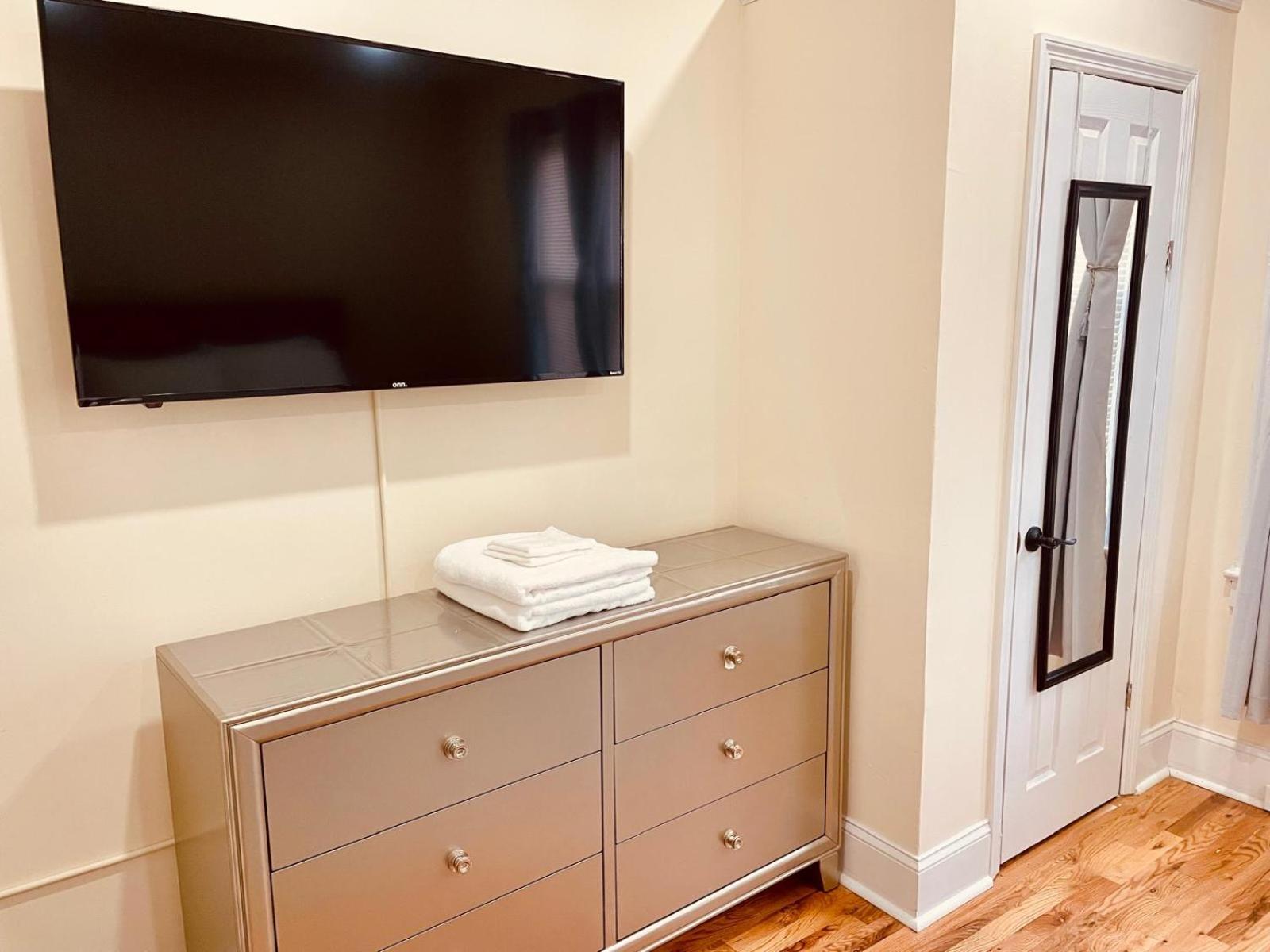 Ooohlala! 2 Beds And 2 Full Baths W/Free Parking Apartman Newark Kültér fotó
