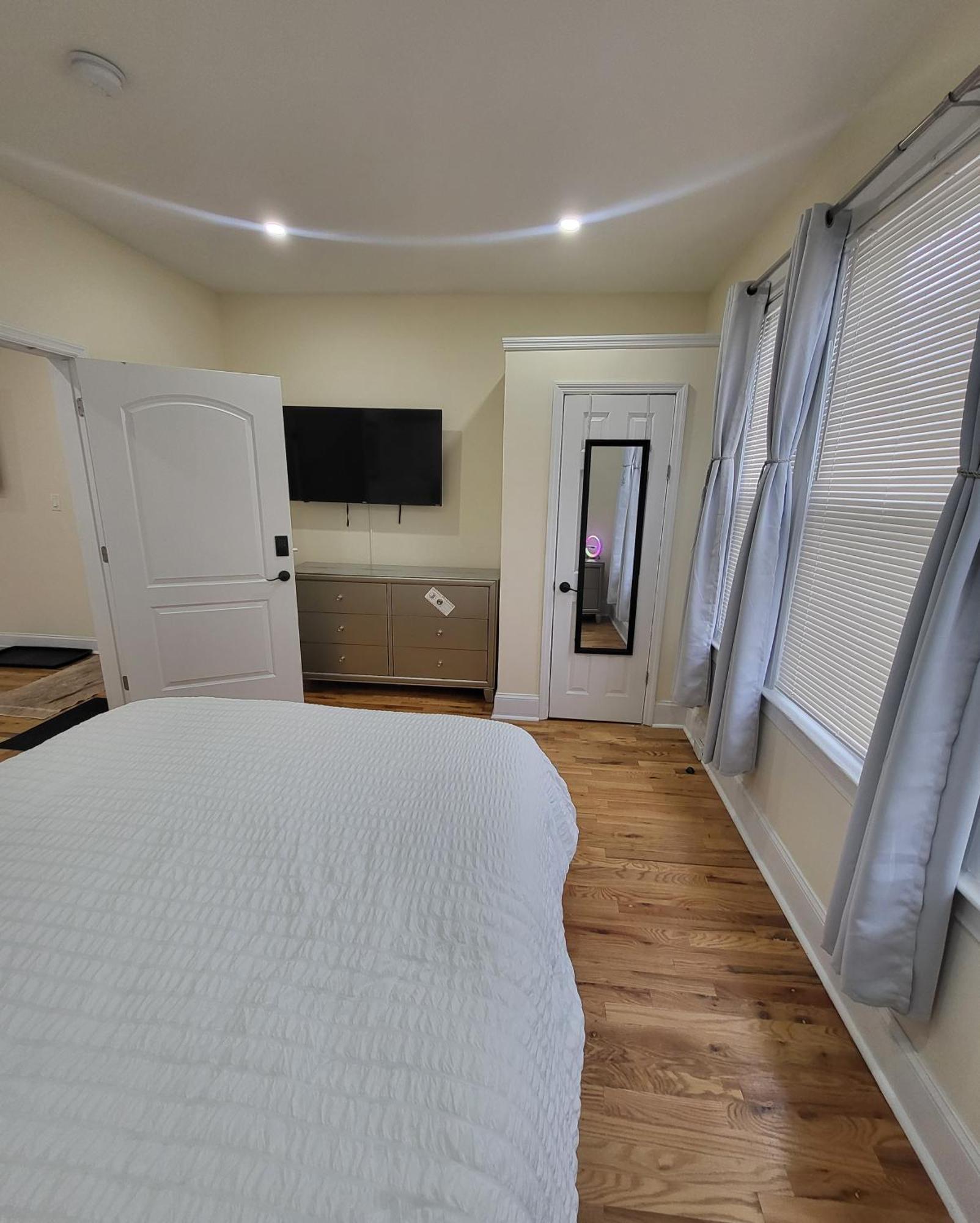 Ooohlala! 2 Beds And 2 Full Baths W/Free Parking Apartman Newark Kültér fotó
