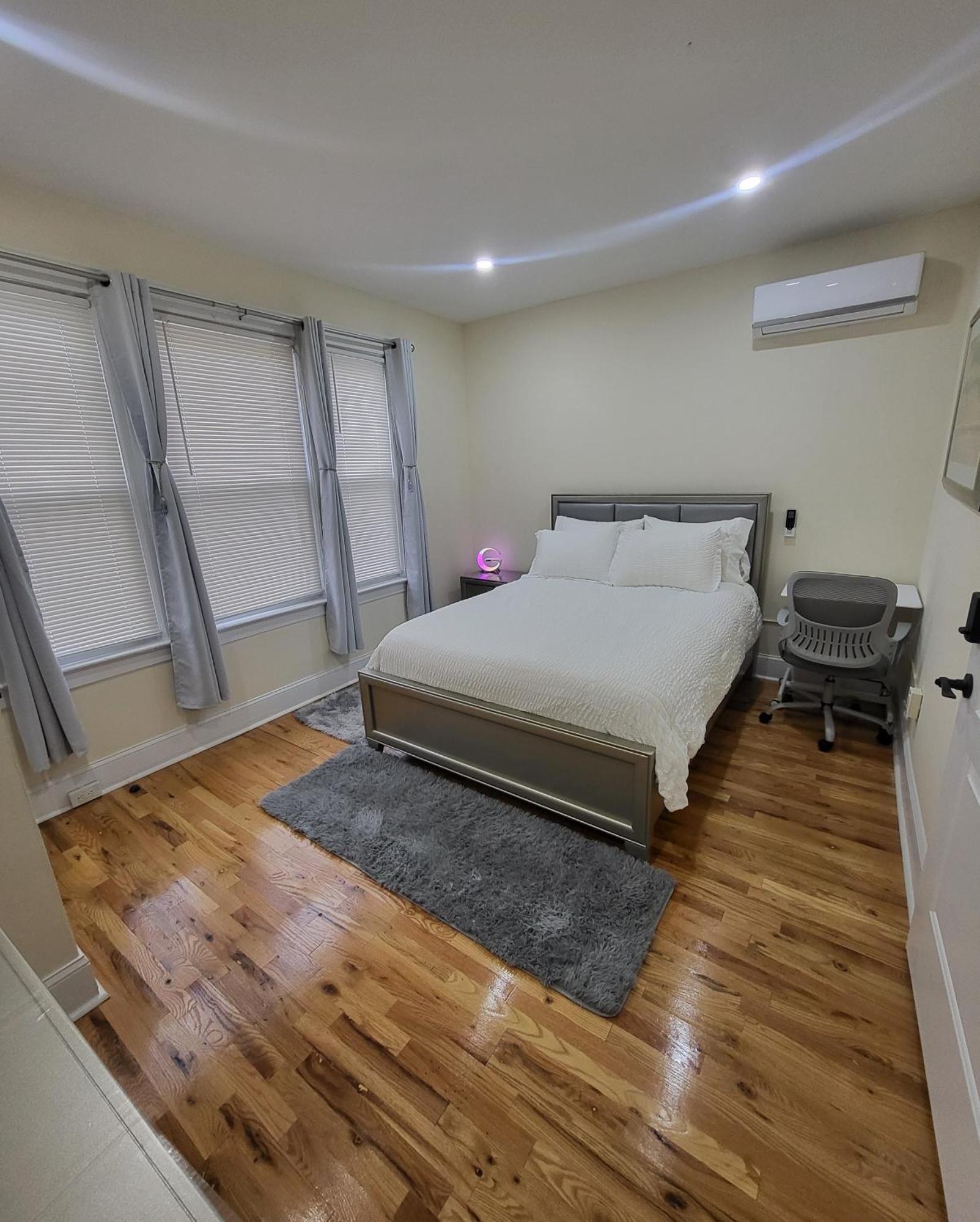 Ooohlala! 2 Beds And 2 Full Baths W/Free Parking Apartman Newark Kültér fotó