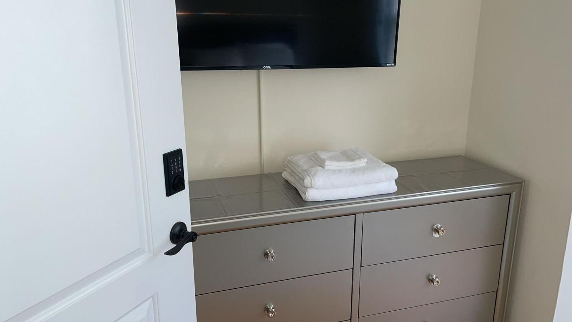Ooohlala! 2 Beds And 2 Full Baths W/Free Parking Apartman Newark Kültér fotó