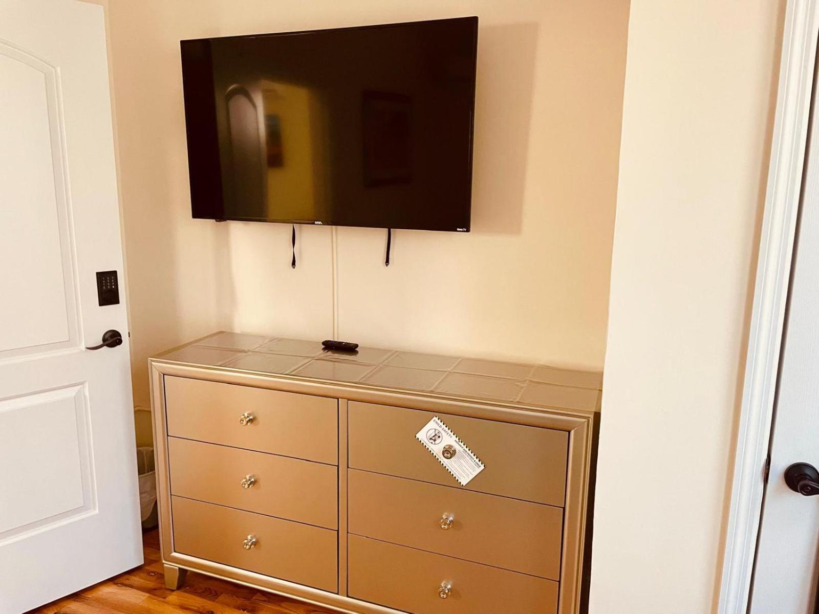 Ooohlala! 2 Beds And 2 Full Baths W/Free Parking Apartman Newark Kültér fotó